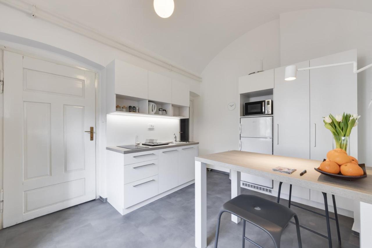City Center Apartment With Parking Lubiana Esterno foto